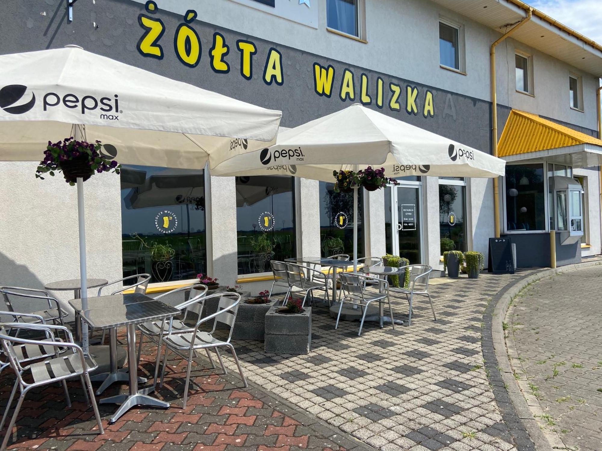 Zolta Walizka Gosciniec Hotel Podrzewie Exterior photo